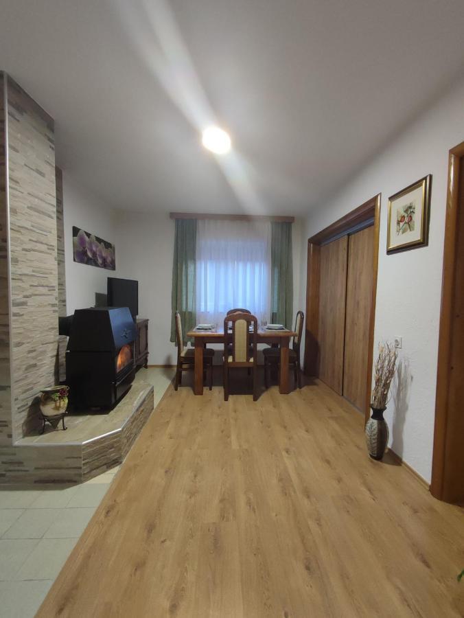 Apartman Adna Kulen Vakuf Exterior photo