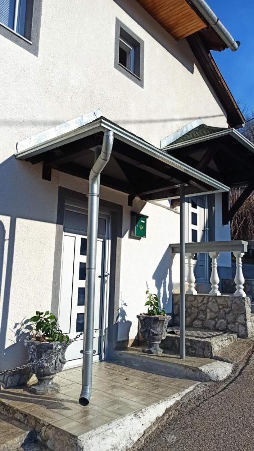 Apartman Adna Kulen Vakuf Exterior photo