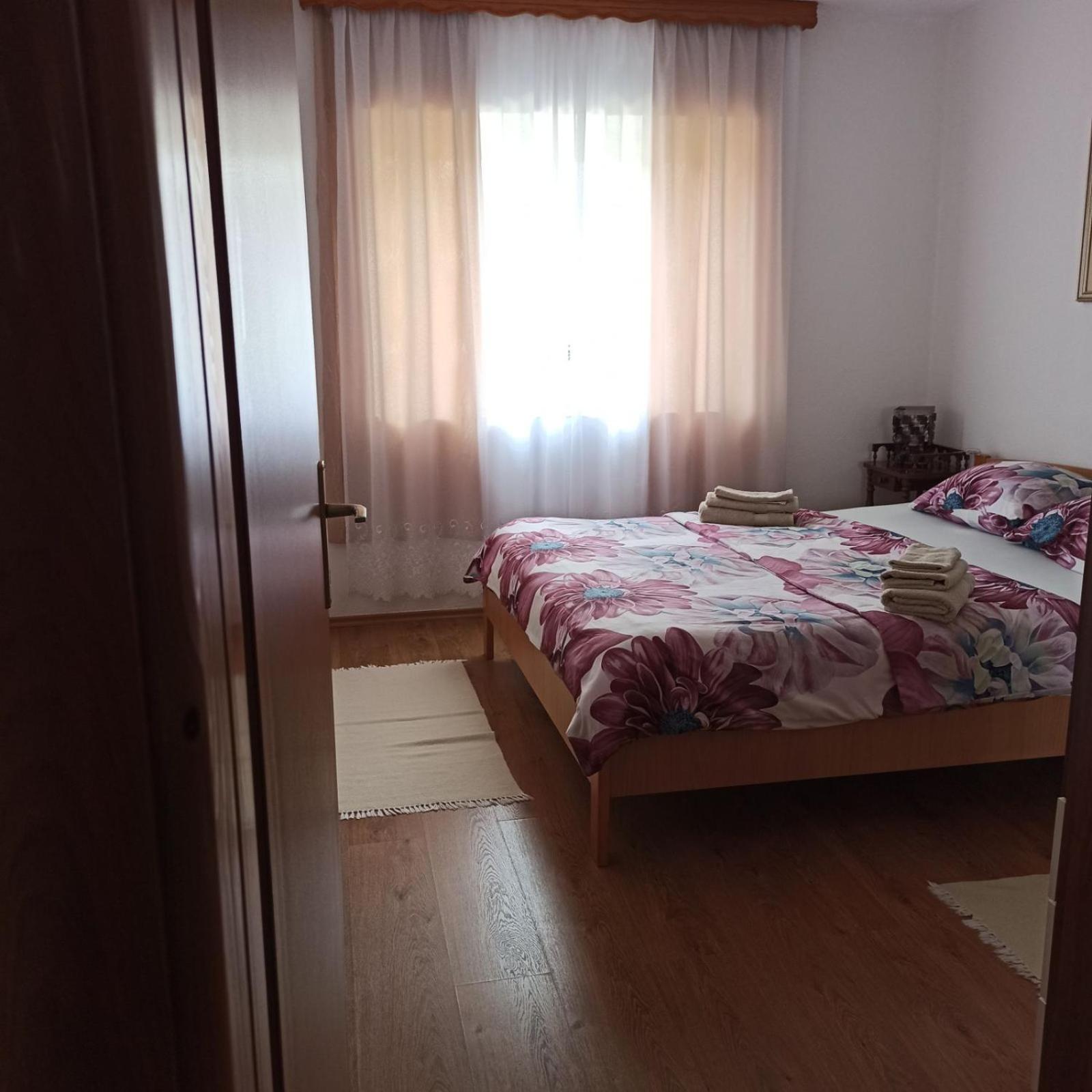 Apartman Adna Kulen Vakuf Exterior photo